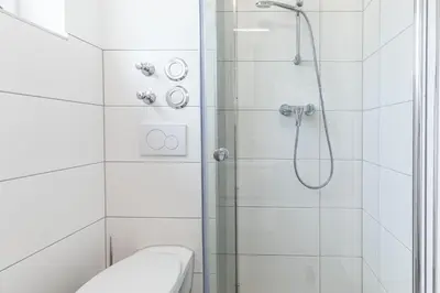 Ein Badezimmer in der Unterkunft Haus Aaron Fehlingstraße, Fewo 221
