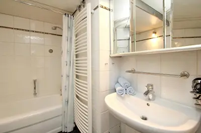 Ein Badezimmer in der Unterkunft Trelleborgallee, Fewo 102