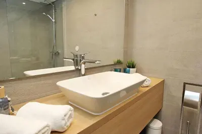 Ein Badezimmer in der Unterkunft Trelleborgallee, Fewo 145