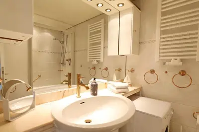 Ein Badezimmer in der Unterkunft Trelleborgallee, Fewo 123