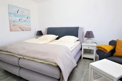 Ein Bett oder Betten in einem Zimmer der Unterkunft Trelleborgallee, Fewo 141