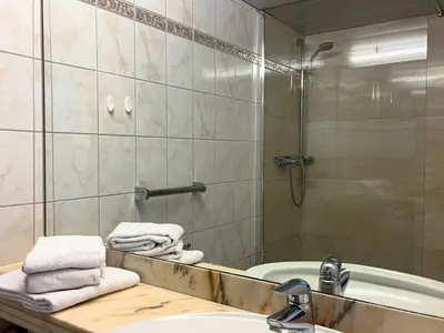Ein Badezimmer in der Unterkunft Trelleborgallee, Fewo 126