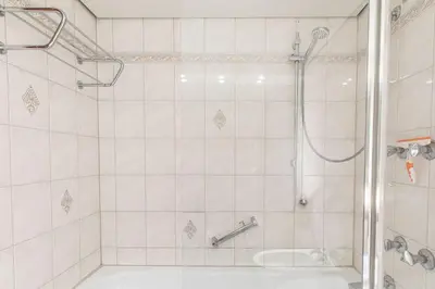 Ein Badezimmer in der Unterkunft Trelleborgallee, Fewo 184