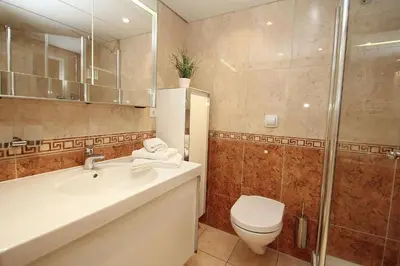 Ein Badezimmer in der Unterkunft Trelleborgallee, Fewo 153