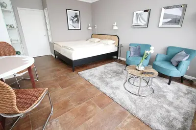 Ein Bett oder Betten in einem Zimmer der Unterkunft Trelleborgallee, Fewo 150