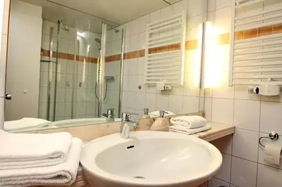 Ein Badezimmer in der Unterkunft Trelleborgallee, Fewo 150