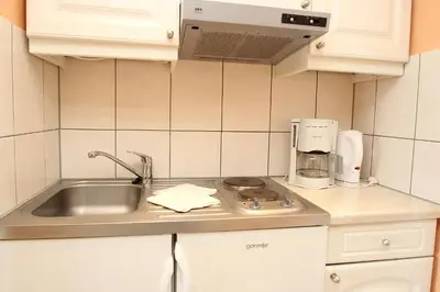 Küche/Küchenzeile in der Unterkunft Trelleborgallee, Fewo 199