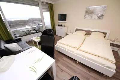 Ein Bett oder Betten in einem Zimmer der Unterkunft Trelleborgallee, Fewo 192