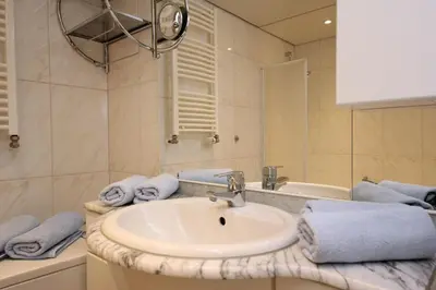 Ein Badezimmer in der Unterkunft Trelleborgallee, Fewo 192