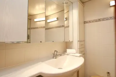 Ein Badezimmer in der Unterkunft Trelleborgallee, Fewo 188