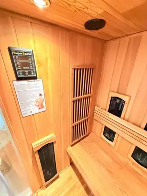 Küche/Küchenzeile in der Unterkunft Garden Lakehouse Sauna Kamin Grill Billard Darts Modernes Ferienhaus in Seenähe mit Garten und Spielbereich