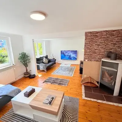 Garden Lakehouse Sauna Kamin Grill Billard Darts Modernes Ferienhaus in Seenähe mit Garten und Spielbereich