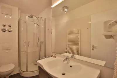 Ein Badezimmer in der Unterkunft Residenz Weedkroog 13 Appartement 8