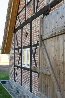 Das Gebäude in dem sich das Ferienhaus befindet