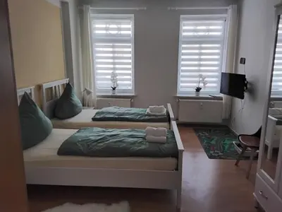 Ein Bett oder Betten in einem Zimmer der Unterkunft Ferienwohnung am Bahnhof Meierstr 43