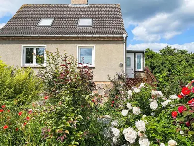 Ein Garten an der Unterkunft Holiday Home Meerhaus by Interhome
