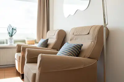 Ein Sitzbereich in der Unterkunft Ginys Meerblick Appartement