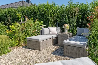 Ein Garten an der Unterkunft Achtern Hoff