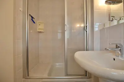 Ein Badezimmer in der Unterkunft Haus Ostseeallee 10 Ostseeallee Appartement 68