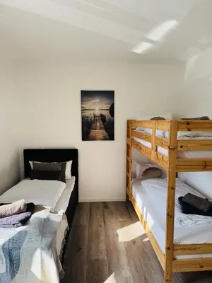 Ein Bett oder Betten in einem Zimmer der Unterkunft Familientraum 10min zur Ostsee und nach Lübeck Zentrum mit Parkplatz & Balkon