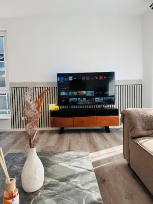 TV/Unterhaltungsangebot in der Unterkunft Familientraum 10min zur Ostsee und nach Lübeck Zentrum mit Parkplatz & Balkon