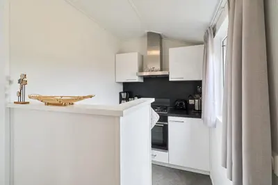 Küche/Küchenzeile in der Unterkunft Süsel Seeparx Ferienhaus Seeleuchten