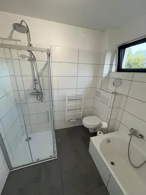 Ein Badezimmer in der Unterkunft Modernes 3 Zimmer Apartment - zentral - nahe Hamburg & Lübeck