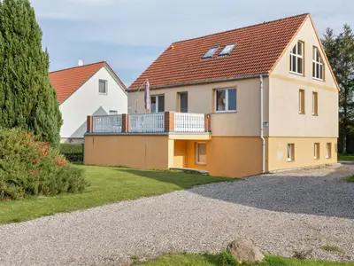 Das Gebäude in dem sich das Ferienhaus befindet