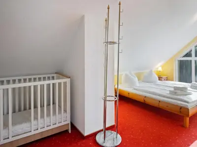Ein Bett oder Betten in einem Zimmer der Unterkunft Attic Apartment with Garden Access