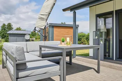Ein Balkon oder eine Terrasse in der Unterkunft Süsel Seeparx Ferienhaus Wellenkönig