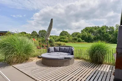 Ein Garten an der Unterkunft Süsel Seeparx Ferienhaus Wellenkönig