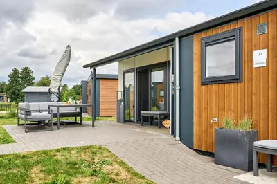 Das Gebäude in dem sich das Ferienhaus befindet