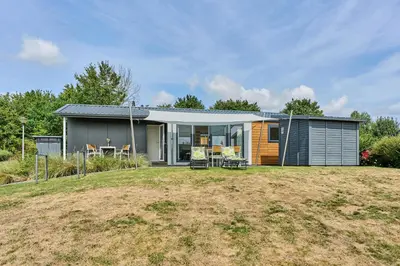 Das Gebäude in dem sich das Ferienhaus befindet