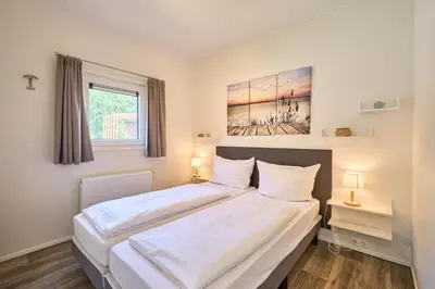 Ein Bett oder Betten in einem Zimmer der Unterkunft Süsel Seeparx Ferienhaus Biene