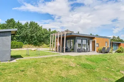 Das Gebäude in dem sich das Ferienhaus befindet