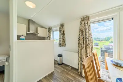 Küche/Küchenzeile in der Unterkunft Süsel Seeparx Ferienhaus Iona