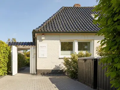 Das Gebäude in dem sich das Ferienhaus befindet