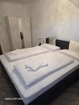 Ein Bett oder Betten in einem Zimmer der Unterkunft PEMATRA FeWo Nordlicht