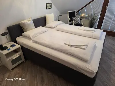 Ein Bett oder Betten in einem Zimmer der Unterkunft PEMATRA FeWo Nordlicht