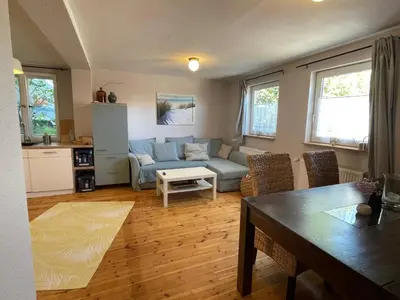 Ein Sitzbereich in der Unterkunft Ostseeferienwohnung Storchennest Zwei