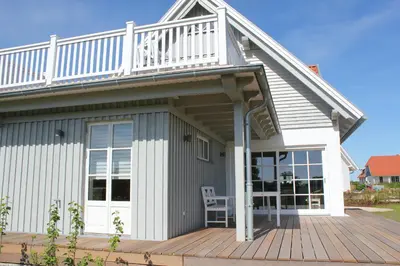 Das Gebäude in dem sich das Ferienhaus befindet