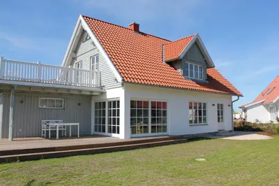 Das Gebäude in dem sich das Ferienhaus befindet