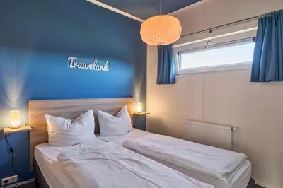 Ein Bett oder Betten in einem Zimmer der Unterkunft Süsel Seeparx Ferienhaus Chalet Relax-Inn