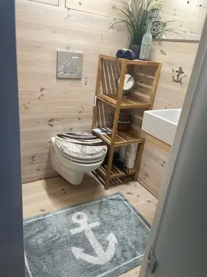 Ein Badezimmer in der Unterkunft Hausboot Hafenkönig Lübeck