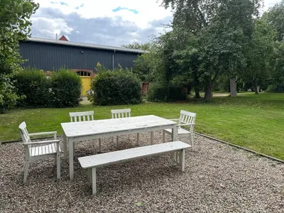 Ein Garten an der Unterkunft Zauberhafte Auszeit im Pferdestall von 1887