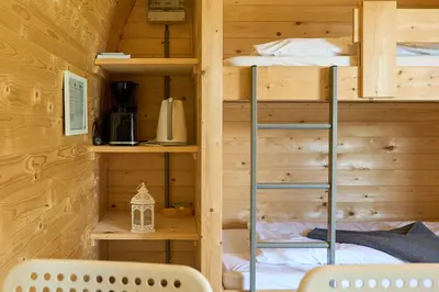 Ein Bett oder Betten in einem Zimmer der Unterkunft Süsel Seeparx Ferienhaus Splash House