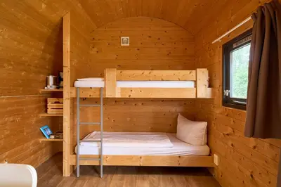 Ein Bett oder Betten in einem Zimmer der Unterkunft Süsel Seeparx Ferienhaus Double Up