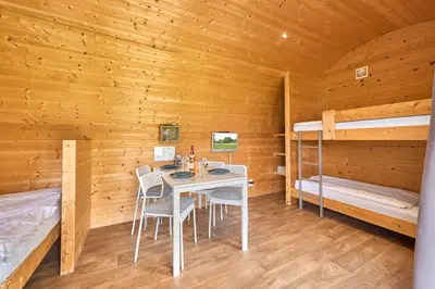 Ein Bett oder Betten in einem Zimmer der Unterkunft Süsel Seeparx Ferienhaus Moby Dick