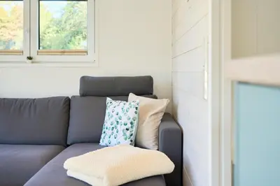 Ein Sitzbereich in der Unterkunft Ostseecamp Ferienhaus 