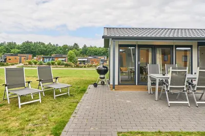 Ein Garten an der Unterkunft Süsel Seeparx Ferienhaus Carla